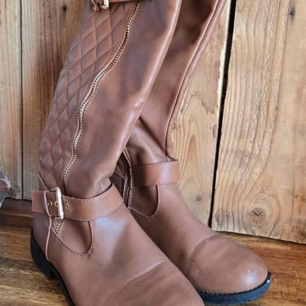 Belladia Women's Knee High Riding Boots Size 6 Brown Quilted Buckle Side Zipper